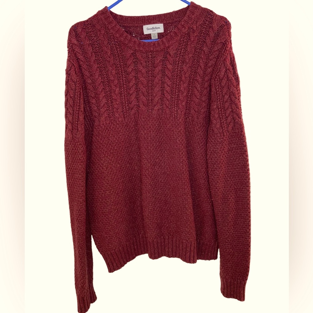 Men’s Burnt Red Long Sleeve Crew Neck Cable Knit Sweater. Size Large.